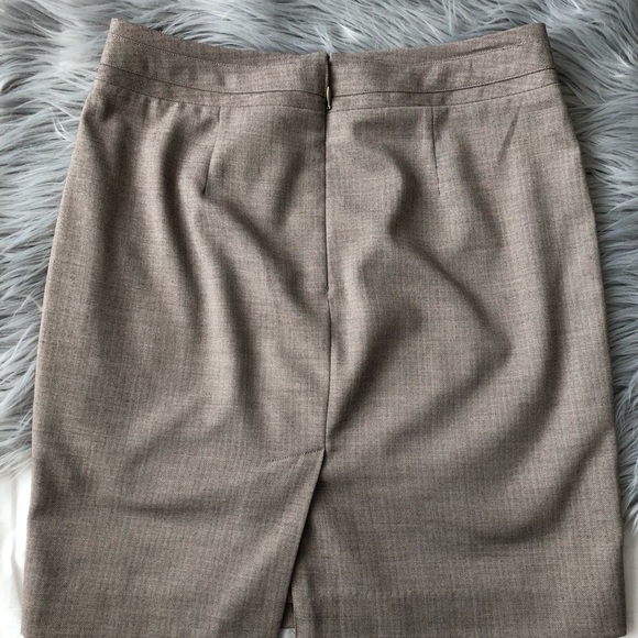 Banana Republic taupe pencil skirt (M2) - Picture 5 of 5